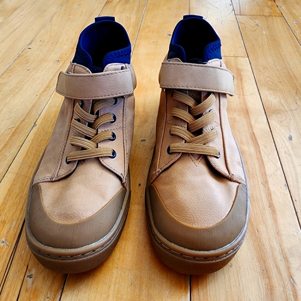 Toms Youth/Boys Shoes Sz 2 Never Worn